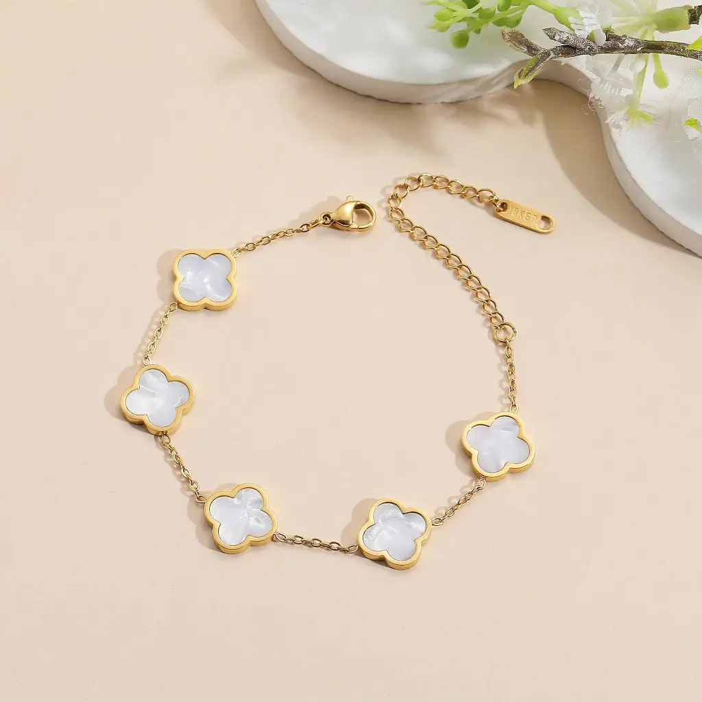 Adjustable Four-Leaf Clover Bracelet – 18K Gold Plated Stainless Steel with White Shell Inlay