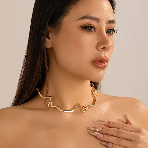 Punk-Inspired Spiral Snake Bone Necklace – Open Metal Stripe Choker for Women
