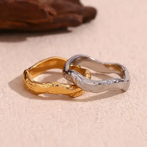 18K Gold-Plated Hammered Water Wave Signet Ring – Tarnish-Free Stainless Steel Statement Jewelry